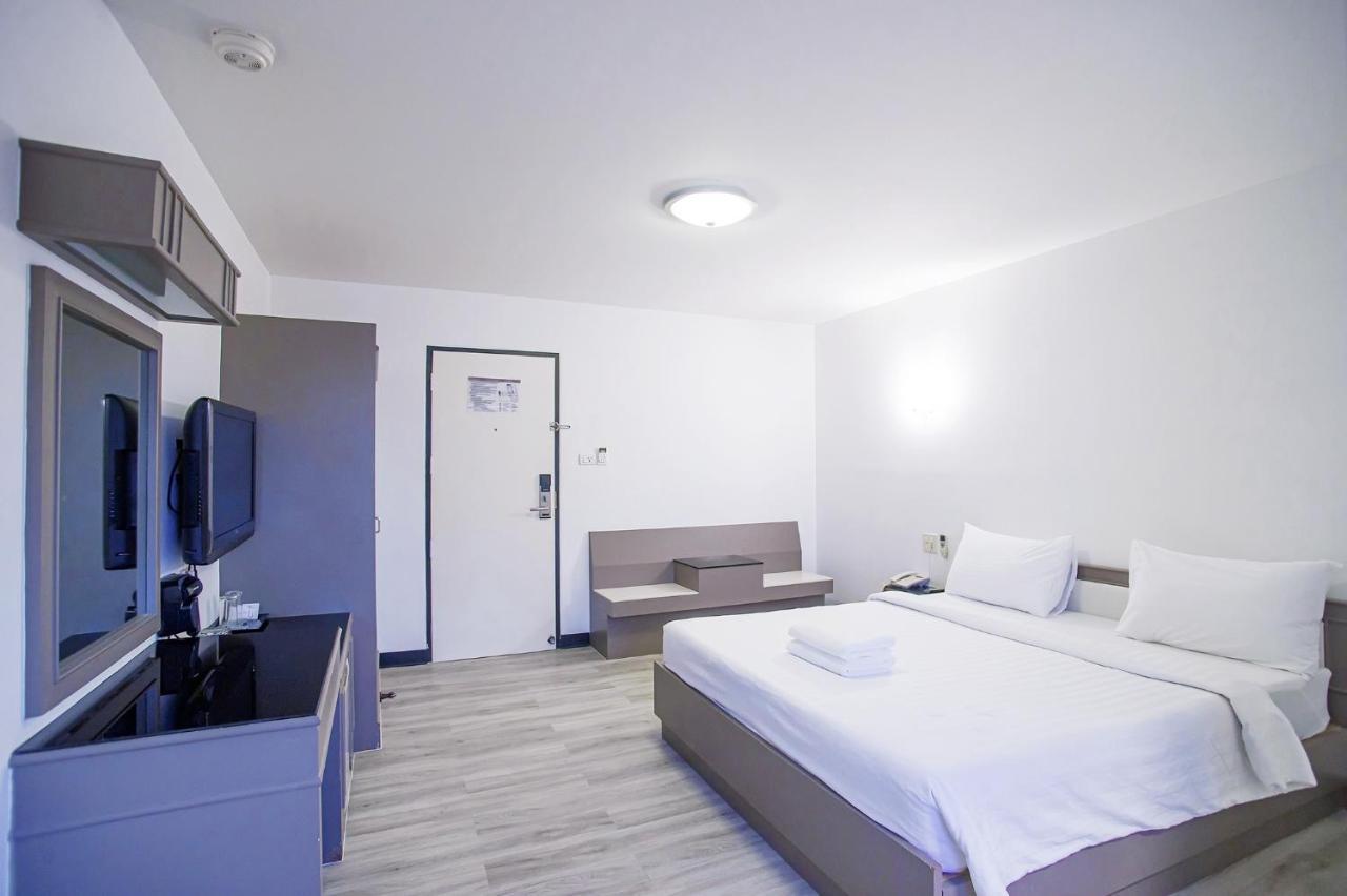Hi Season Hotel Хат Яй Екстериор снимка