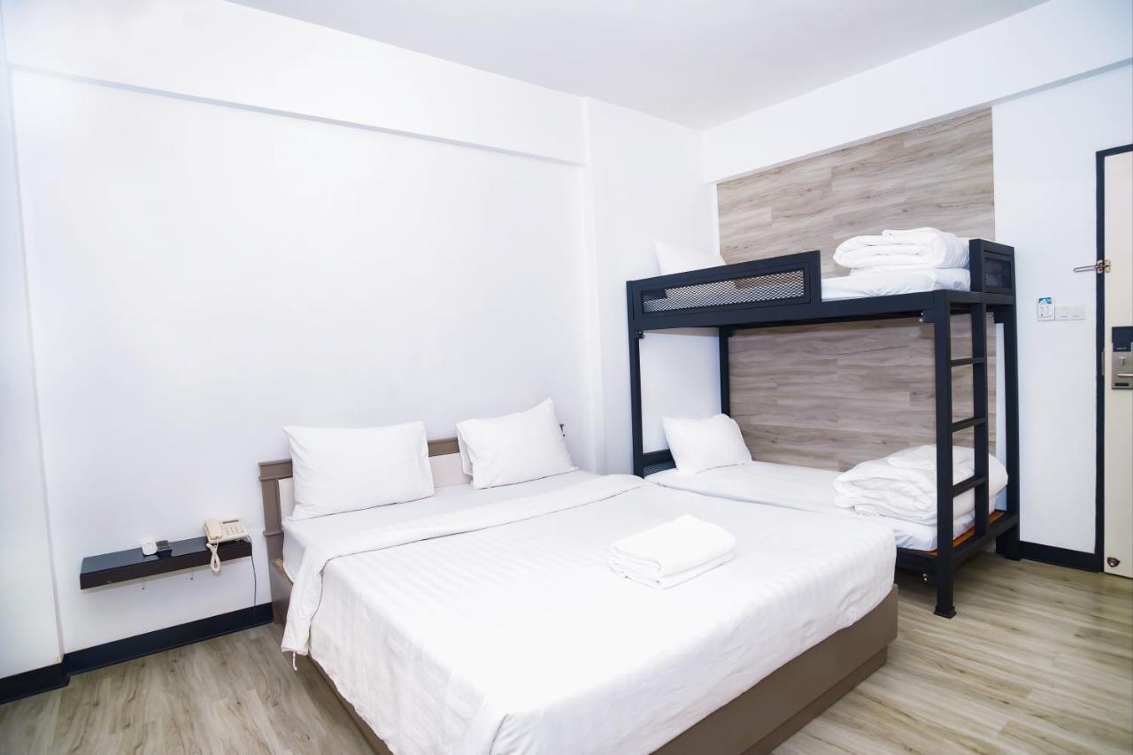 Hi Season Hotel Хат Яй Екстериор снимка