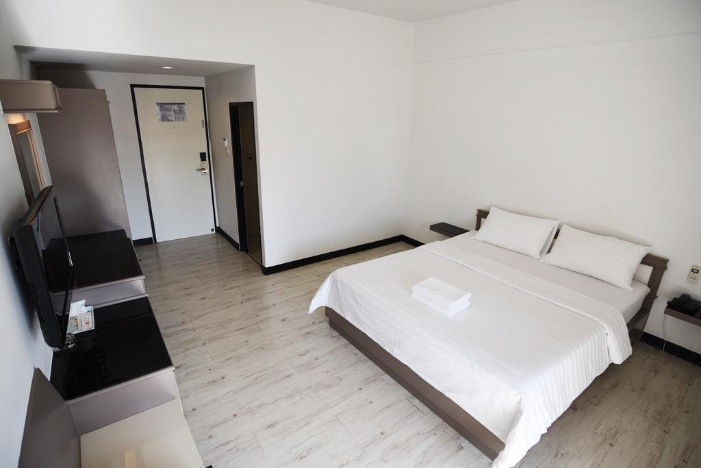 Hi Season Hotel Хат Яй Екстериор снимка