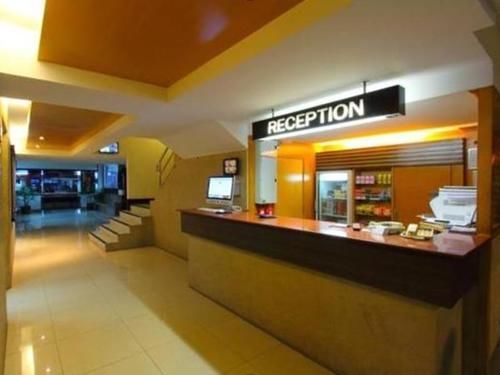 Hi Season Hotel Хат Яй Екстериор снимка